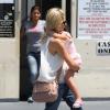 Sarah Michelle Gellar avec sa fille Charlotte à Los Angeles, le 3 août 2013.