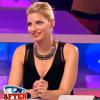 Nadège sur le plateau de l'After Secret le 2 août 2013 dévoile sa nouvelle poitrine avec pudeur