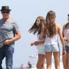 Sylvester Stallone avec ses trois filles Sophia, Sistine et Scarlet, arrivant au club 55 à Saint-Tropez le 4 août 2013