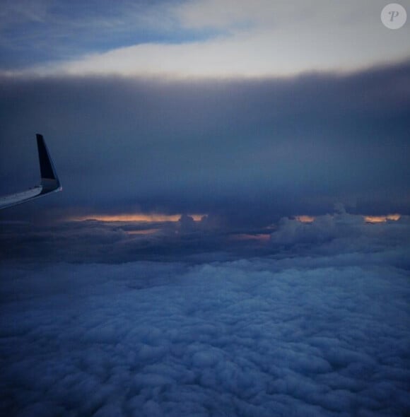 Kevin Zegers a posté une photo prise de son avion peu de temps avant son arrivée dans le New Jersey où il s'est marié le samedi 3 août 2013.