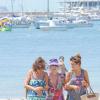 Cayetana Fitz-James Stuart, 18e duchesse d'Albe, en vacances le 4 août 2013 à Ibiza, île qu'elle adore et où elle vient chaque été passer du temps à sa résidence de Punta Galera.