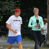 Ireland Baldwin et son compagnon Slater Trout font leur jogging dans Central Park. Ils ont ensuite rejoint le pàre de Ireland, Alec Baldwin, pour déjeuner. New York, le 24 juillet 2013