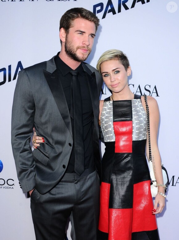 Miley Cyrus, Liam Hemsworth à la première du film Paranoia au DGA Theater de Los Angeles, le 8 août 2013.