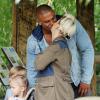 Kerry Katona (Atomic Kitten) très amoureuse de son nouveau boyfriend George Kay au zoo de Chester le 6 août 2013, avec ses enfants Heidi (6 ans) et Maxwell (5 ans), nés de son mariage avec Mark Croft.