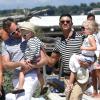Arrivée sur le ponton du club 55, vers la plage de Pampelonne, de David Furnish et ses deux enfants Zachary et Elijah Joseph ainsi que Neil Patrick Harris, son compagnon David Burtka et leurs enfants, les jumeaux, Gideon Scott et Harper Grace à Saint-Tropez le 9 août 2013