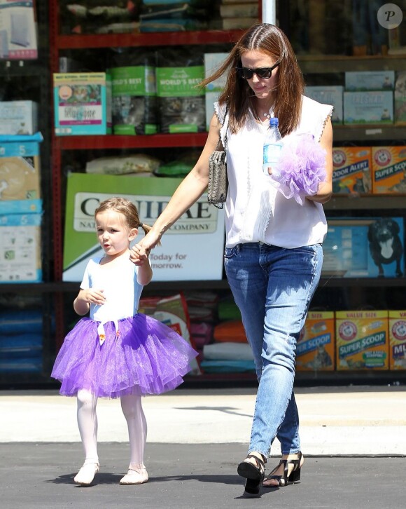 Jennifer Garner emmène sa fille Seraphina à son cours de danse à Pacific Palisades, le 9 août 2013.