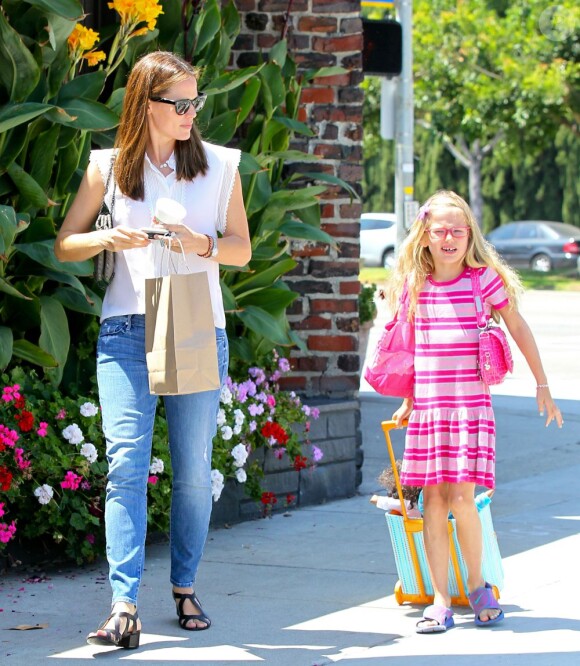 Jennifer Garner et sa fille Violet dans les rues de Brentwood, le 9 août 2013.