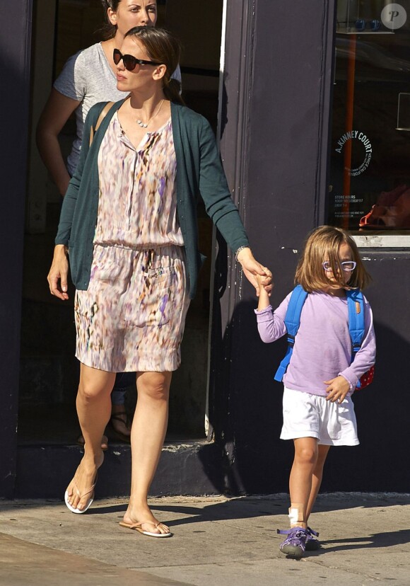Jennifer Garner emmène ses filles Violet et Seraphina faire du shopping à Venice, le 7 août 2013.