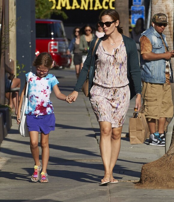 Jennifer Garner emmène ses filles Violet et Seraphina faire du shopping à Venice, le 7 août 2013.
