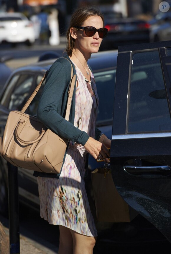 Jennifer Garner emmène ses filles Violet et Seraphina faire du shopping à Venice, le 7 août 2013.