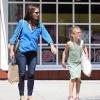 Jennifer Garner emmène sa fille Seraphina à son cours de danse avant d'aller se promener avec sa fille Violet à Pacific Palisades, le 6 août 2013.