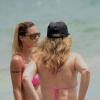 Michelle Hunziker et l'une de ses proches dont le bikini a tendance à prendre le large, à Ibiza Le 26 juillet 2013
