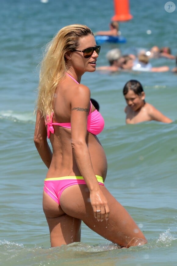 Michelle Hunziker, sublime en vacances à Ibiza, le 26 juillet 2013