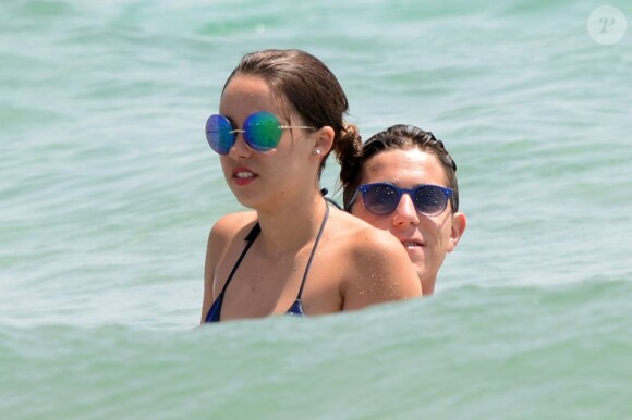 Aurora, fille de Michelle Hunziker et Eros Ramazzotti sur une plage à Ibiza le 27 juillet 2013