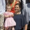 La princesse Victoria de Suède et sa fille la princesse Estelle le 15 juillet 2013 à Soliden