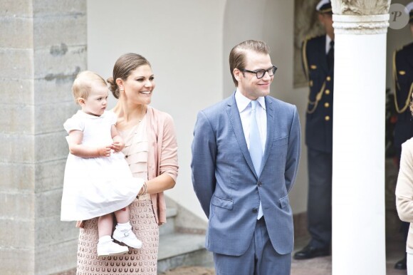 La princesse Victoria de Suède lors de son 36e anniversaire avec sa fille la princesse Estelle le 14 juillet 2013