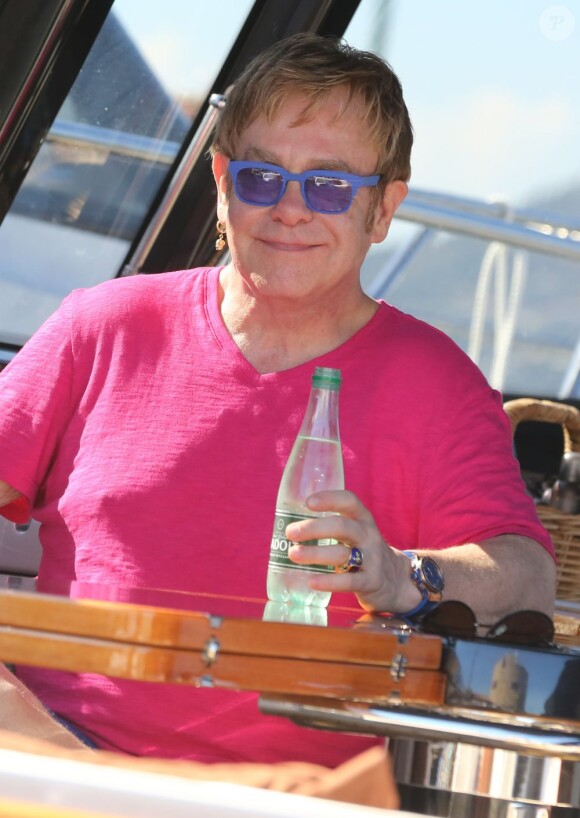 Le chanteur Elton John à Saint-Tropez après son operation de l'appendicite le 12 août 2013