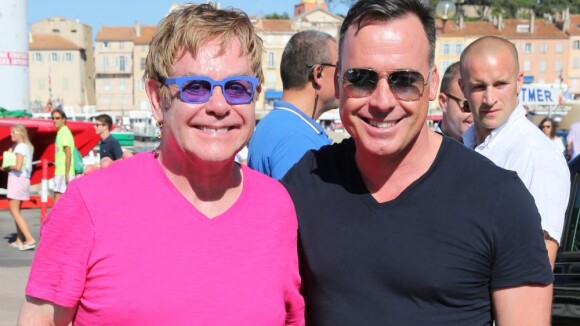 Elton John : En vacances et en forme avec son mari après son opération