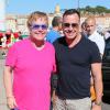 Elton John à Saint-Tropez avec son époux David Furnish après son operation de l'appendicite le 12 août 2013
