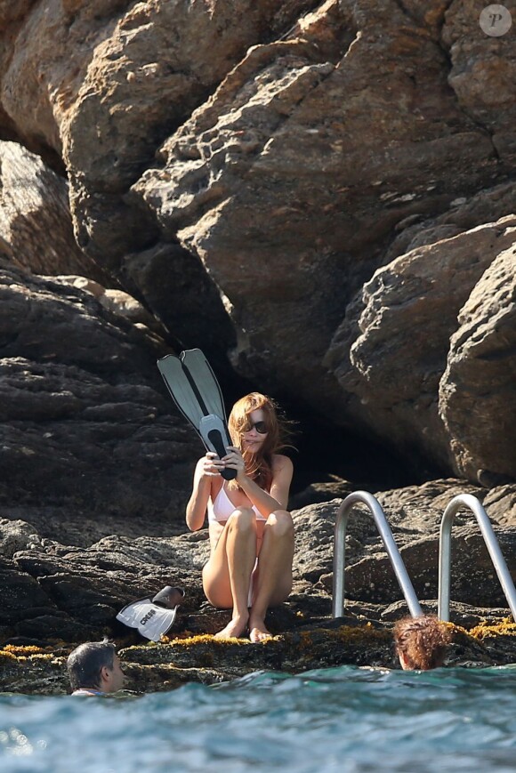Carla Bruni-Sarkozy en vacances au Cap Nègre le 3 août 2013