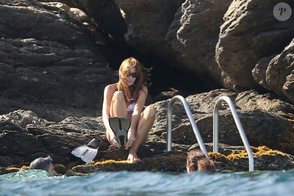 Carla Bruni-Sarkozy en vacances au Cap Nègre le 3 août 2013