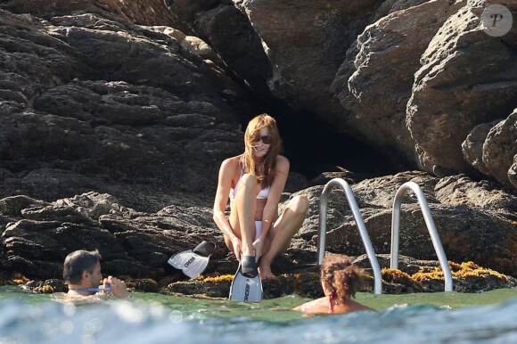 Carla Bruni-Sarkozy en vacances au Cap Nègre le 3 août 2013