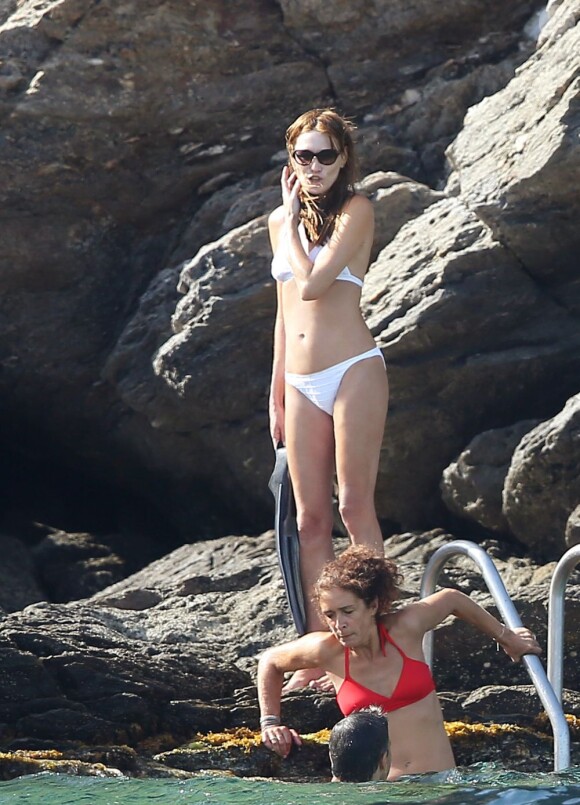 Carla Bruni-Sarkozy en vacances au Cap Nègre le 3 août 2013