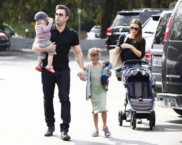 Jennifer Garner, Ben Affleck et leurs enfants Violet, Seraphina et Samuel, à Los Angeles, le 11 août 2013.