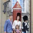  La princesse Isabella de Danemark, 6 ans, faisait le 13 août 2013, accompagnée par ses parents la princesse Mary et le prince Frederik, sa rentrée des classes à l'école Tranegård de Hellerup, une ville de la municipalité de Gentofte (nord de Copenhague). 