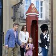  La princesse Isabella de Danemark, 6 ans, faisait le 13 août 2013, accompagnée par ses parents la princesse Mary et le prince Frederik, sa rentrée des classes à l'école Tranegård de Hellerup, une ville de la municipalité de Gentofte (nord de Copenhague). 