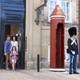  A la sortie du palais Amalienborg, pour rencontrer les médias. La princesse Isabella de Danemark, 6 ans, faisait le 13 août 2013, accompagnée par ses parents la princesse Mary et le prince Frederik, sa rentrée des classes à l'école Tranegård de Hellerup, une ville de la municipalité de Gentofte (nord de Copenhague). 