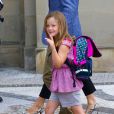  La princesse Mary et le prince Frederik de Danemark accompagnaient leur fille la princesse Isabella, 6 ans, le 13 août 2013 pour sa rentrée des classes à l'école Tranegård de Hellerup, une ville de la municipalité de Gentofte (nord de Copenhague). 