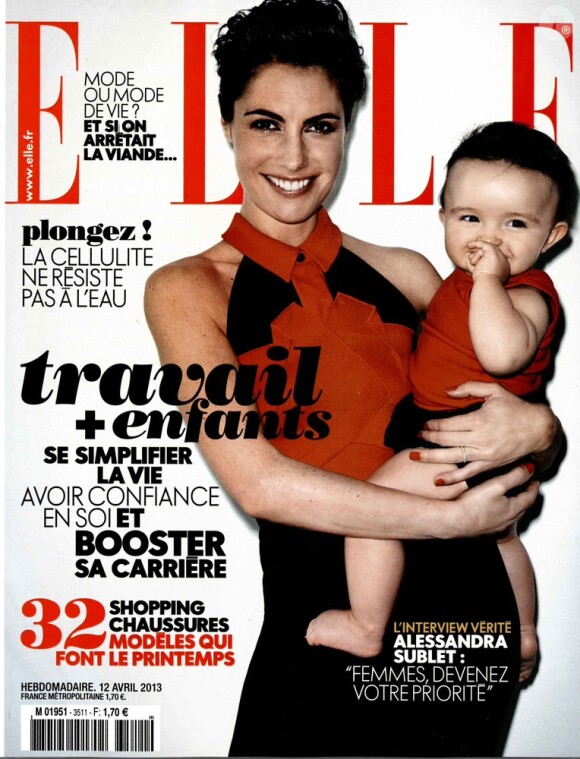 Alessandra Sublet pose avec sa fille Charlie en couverture du magazine Elle, le 12 avril 2013.
