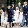 Le cortège funèbre aux obsèques du prince Friso d'Orange-Nassau, célébrées le 16 août 2013 à Lage Vuursche, quatre jours après sa mort survenue à l'âge de 44 ans et au terme d'un an et demi de coma. En tête, la veuve, la princesse Mabel, avec ses filles les comtesses Luana et Zaria, la princesse Beatrix, le roi Willem-Alexander et la reine Maxima des Pays-Bas avec leurs trois filles, le prince Constantijn et la princesse Laurentien ou encore le roi Harald V de Norvège.