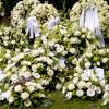 Des fleurs blanches ont accompagné le prince Friso d'Orange-Nassau, mort à 44 ans, vers le repos éternel, lors de ses obsèques célébrées à Lage Vuursche aux Pays-Bas le 16 août 2013.