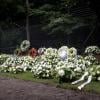 Des fleurs blanches ont accompagné le prince Friso d'Orange-Nassau, mort à 44 ans, vers le repos éternel, lors de ses obsèques célébrées à Lage Vuursche aux Pays-Bas le 16 août 2013.
