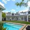 Jennie Garth et Peter Facinelli vendent leur maison de Los Angeles pour la somme de 3,99 millions de dollars.