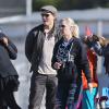 Jennie Garth et Peter Facinelli assistent au match de football de leurs filles Fiona et Lola à Los Angeles, avec leur fille aînée Luca Bella. Le 10 novembre 2012.