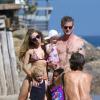 Rebecca Gayheart et son époux Eric Dane ont passé la journée à la plage à Malibu, avec des amis et leurs filles Billie et Georgia, le 18 août 2013.