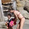 Rebecca Gayheart et son mari Eric Dane ont passé la journée à la plage à Malibu, avec des amis et leurs filles Billie et Georgia, le 18 août 2013.