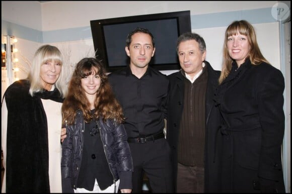 Michel Drucker, Dany Saval, Stéphanie Jarre (fille de Dany Saval), sa fille Rebecca à l'Olympia le 18 décembre 2007.