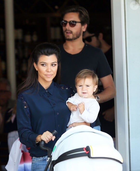 Kourtney Kardashian et Scott Disick font du shopping et vont déjeuner avec leur fille Penelope à West Hollywood le 1er août 2013.