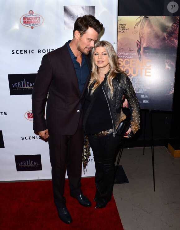 Josh Duhamel et sa femme Fergie, très amoureux, à la première du film Scenic Route au Chinese 6 Theater à Hollywood, Los Angeles, le 20 août 2013.