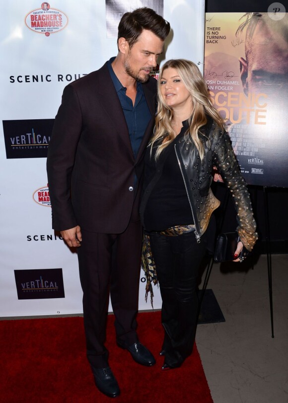 Josh Duhamel et Fergie très enceinte à la première du film Scenic Route au Chinese 6 Theater à Hollywood, Los Angeles, le 20 août 2013.