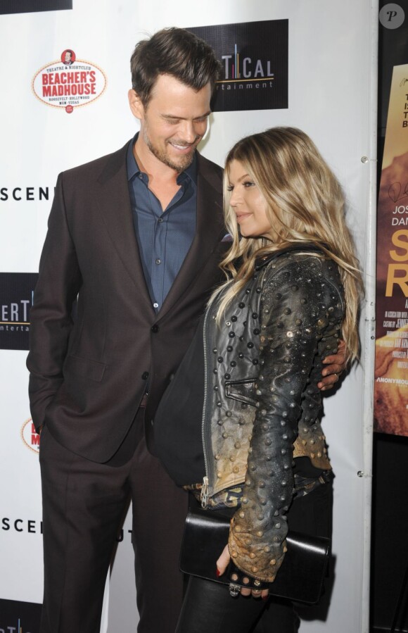 Josh Duhamel et sa femme Fergie à la première du film Scenic Route au Chinese 6 Theater à Hollywood, Los Angeles, le 20 août 2013.