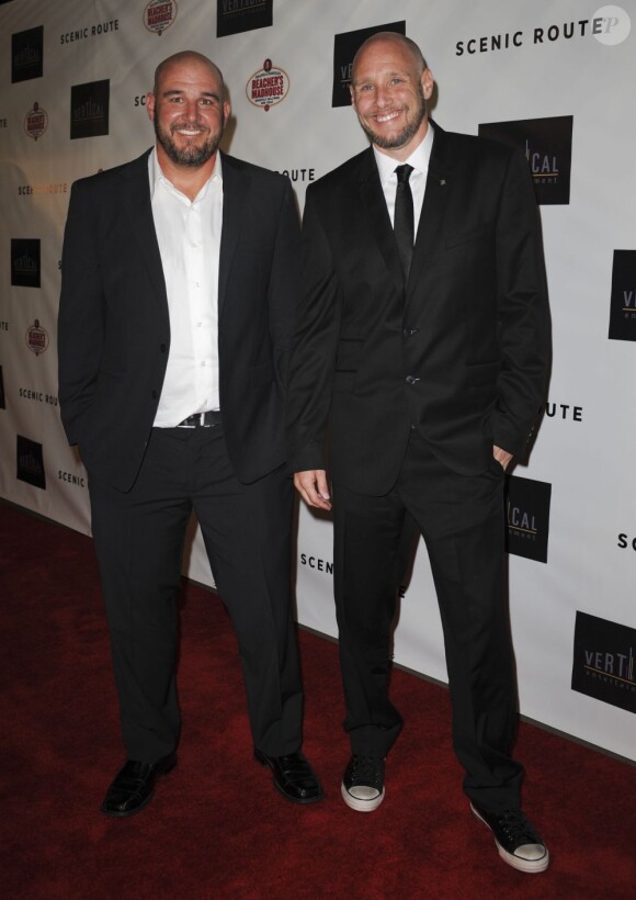 Michael Goetz et Kevin Goetz à la première du film Scenic Route au Chinese 6 Theater à Hollywood, Los Angeles, le 20 août 2013.
