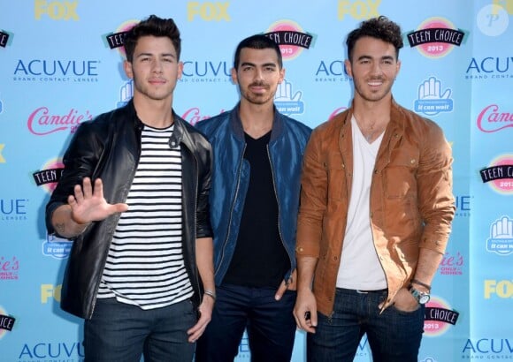 Nick Jonas, Joe Jonas et Kevin Jonas à la cérémonie des Teen Choice Awards au Gibson Amphitheatre de Los Angeles, le 11 août 2013.