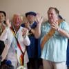 Gérard Depardieu fait citoyen d'honneur d'Estaimpuis par le maire du village Daniel Senesael le 24 août 2013.