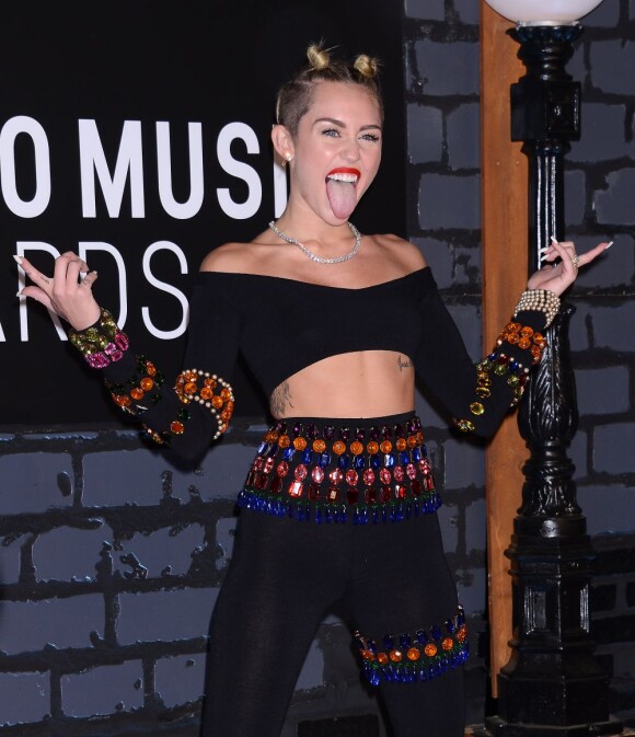 Miley Cyrus sur le tapis rouge des MTV Video Music Awards au Barclays Center à New York, le 25 août 2013.
