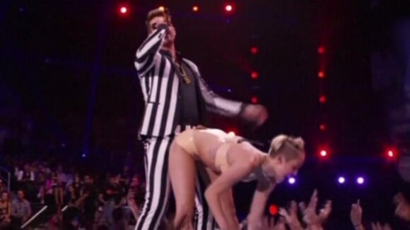 MTV VMA 2013 : Miley Cyrus sexy et provoc', sa prestation choc avec Robin Thicke
